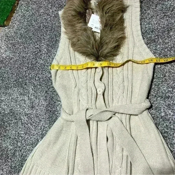 Croft & Barrow Cardigan Sweater M Tan Button Up Sash Faux Fur Collar Sleeveless - Picture 2 of 10